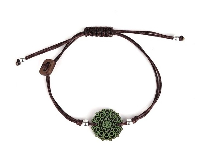 Pulsera redonda de Madera, Aderezo, con Nudo de Macramé y Bolitas. - Imagen 4